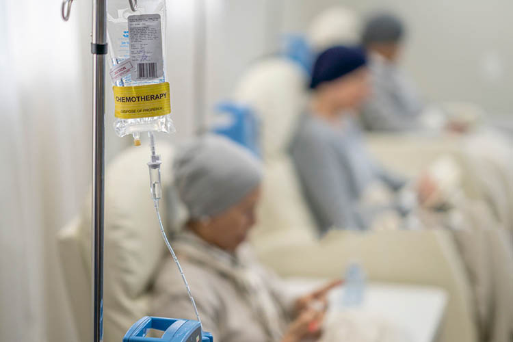 شیمی درمانی یکی از روش‌های اصلی درمان سرطان است.